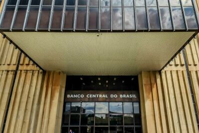 Imagem da notícia Copom decide nesta quarta se mantém ou eleva Selic, que está em 14,75% ao ano
